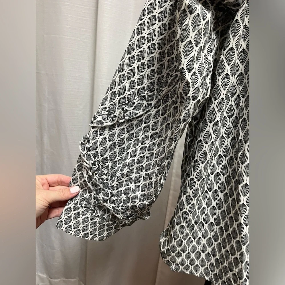 The Shirt by Rochelle Behrens black/grey long-sleeve ruffle button-down top | M